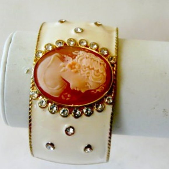 AMEDEO NYC Oval White Enamel Hinged Cuff Bangle Bracelet Size 7-1/2" - Picture 6 of 6